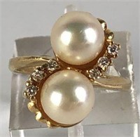 14K Gold Ring with Pearl Like & Clear Stones