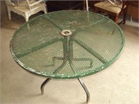 Round Outdoor Metal Patio Table 42" Diameter