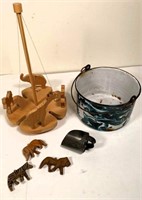 granite bucket & twisting animal toy
