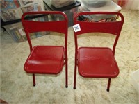 2 RED PAINTED METAL CHILD'S FOLDING CHAIRS