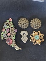 VINTAGE PINS AND TWO VINTAGE BUTTONS