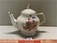 LOVELY GOLD TRIM SADLER TEA POT