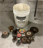 Bucket w/ 13 grinding discs & brushes
