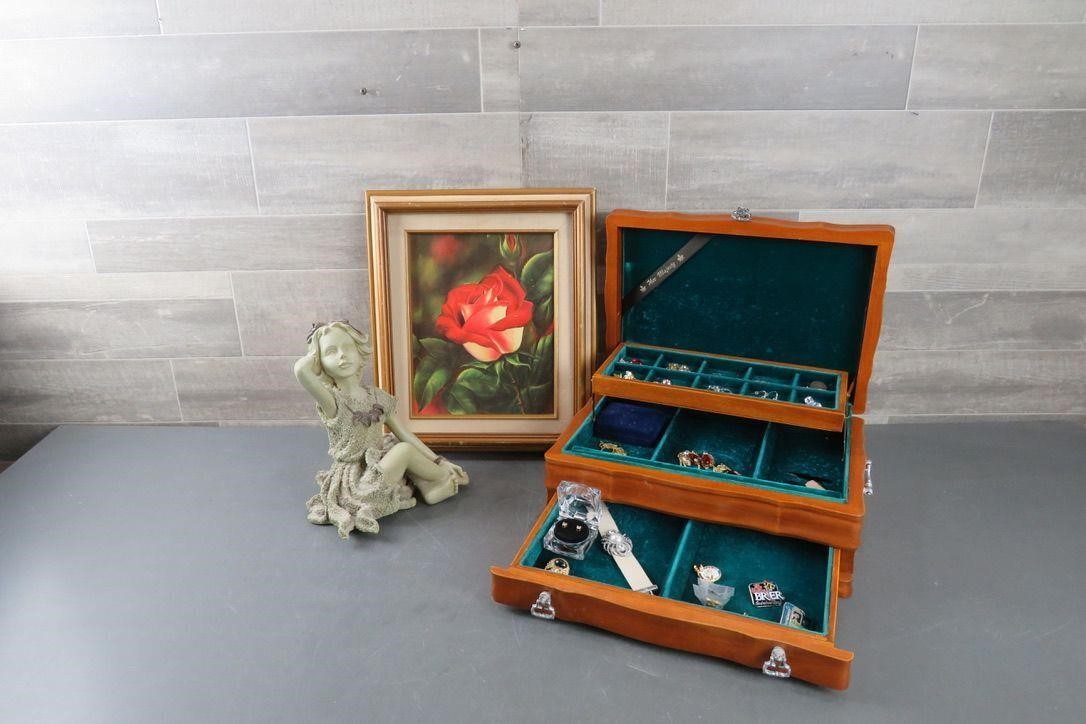 JEWELRY BOX / VINTAGE JEWELRY