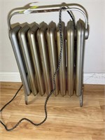 VINTAGE STYLE ELECTRIC RADIATOR