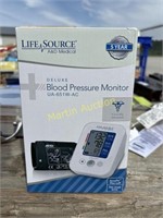 Blood Pressure Monitor RW5