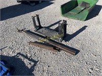 Equipment Auxiliary Hitch Row 6  +