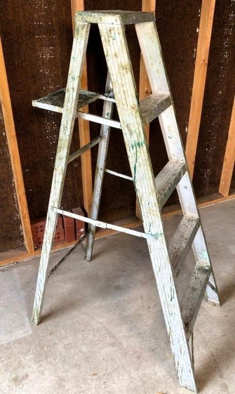 5ft wooden step ladder