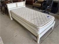 Engländer Twin Mattress w/ Headboard