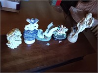 5 pieces of porcelain all damaged.