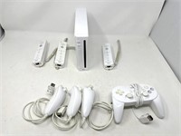 Nintendo Wii Game System W 3 Wiimotes & 3