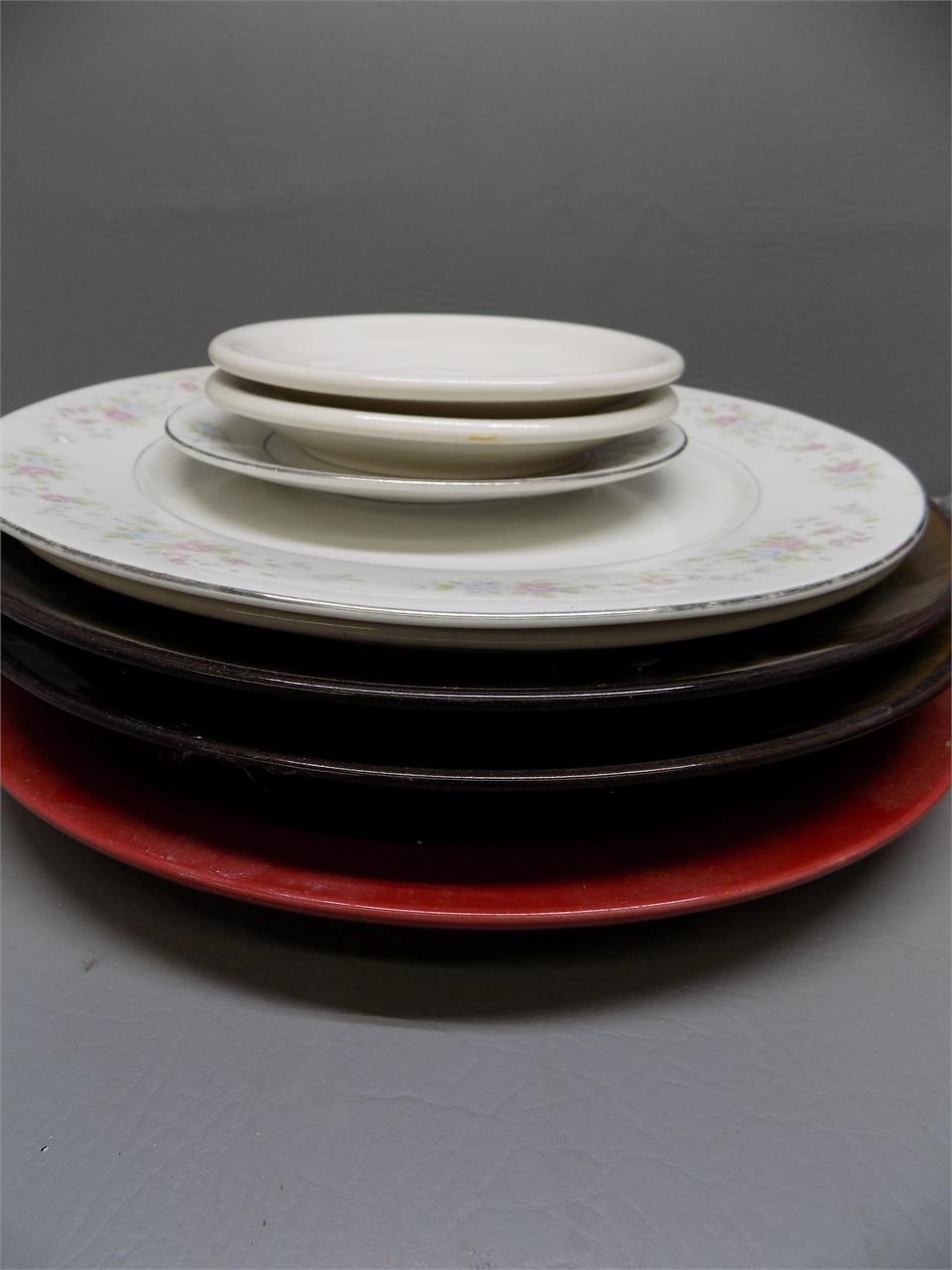 Kitchen Plates and Bakeware