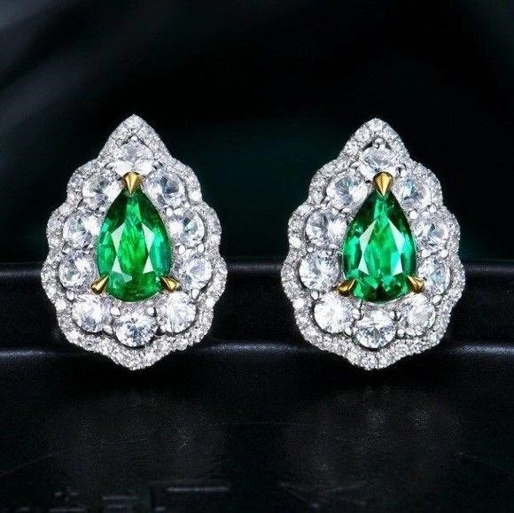 0.75ct Colombian Emerald 18K Gold Stud Earrings