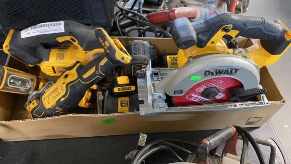 GROUP OF DEWALT CORDLESS 20V MAX TOOLS W/ CHARGER