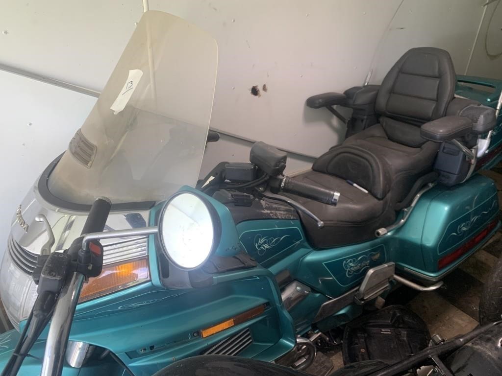 GOLDWING MOTORCYCLE / TEAL COLOR