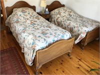 Claw Foot pair of beds and matching stand