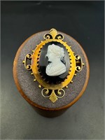 Victorian 10k gold cameo pendant/brooch 8.91 grams