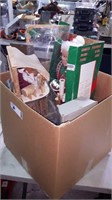 BOX OF ASSORTED HOUSEHOLD DECOR