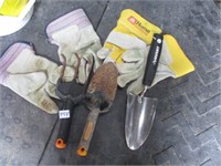garden tools/ gloves .