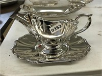 SILVERPLATE GRAVY BOAT AND PLATE