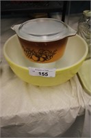 SET OF 2 VINTAGE PYREX 1 BOWL & 1 DISH WITH LID