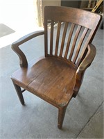 SOLID WOODEN CHAIR ANTIQUE