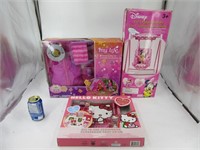 3 ensembles de jouets neufs dont Hello Kitty