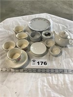 Small tea set, small plates