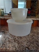 Huge Tupperware container with lid and mixing