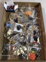 Costume jewelry. Lot of pins