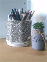 OFFICE SUPPLIES PEN HOLDER AND RUBBER PLANT