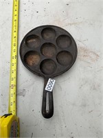 Cast iron egg / muffin skillet