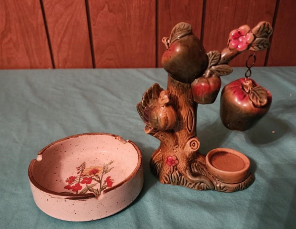 Vtg 4.5" ceramic ashtray orange Blossom design,