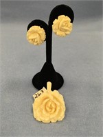 Unsigned Ming's of Honolulu Ivory flower pendant,