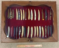 IMPORTANT COLLECTION OF 32 ANTIQUE STRAIGHT RAZORS