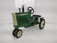 Pedal tractor Oliver 1950