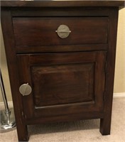 L - SET OF 2 NIGHTSTANDS (R14)