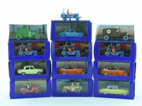 Lot de 39 figurines, voitures et socles Tintin