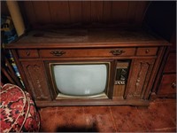 52x31x20 vtg Magnavox floor model tv and  record