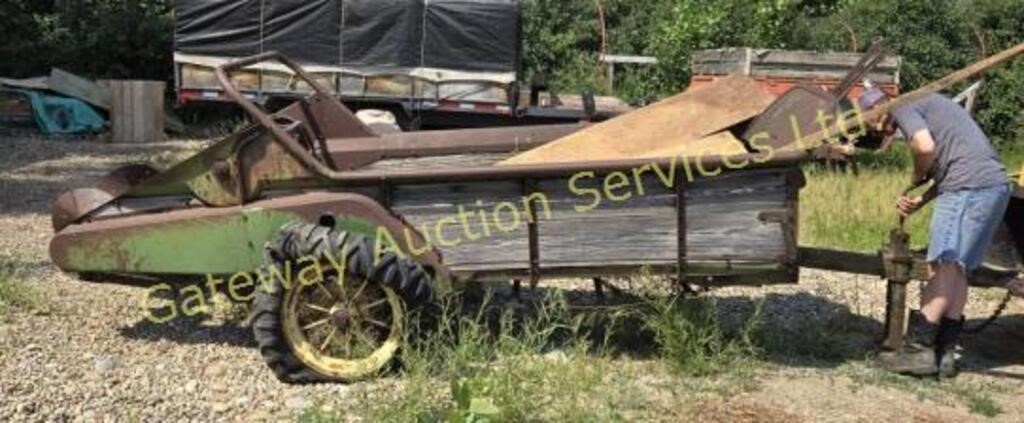 Vintage.John Deere manure spreader.