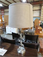 METAL BASE LUCITE CIRCLE TABLE LAMP WITH SHADE