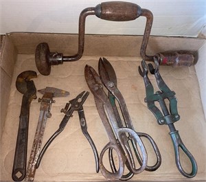 Vintage hand tools - a brace bit hand drill, tin