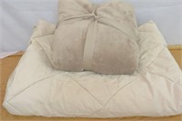 Twin Comforter & Blanket