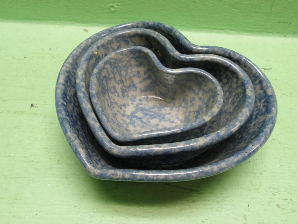 Three Vintage Sponge Ware Heart Nesting Bowls