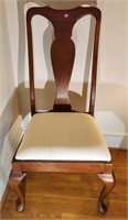 vnt. chair with Queen Anne legs