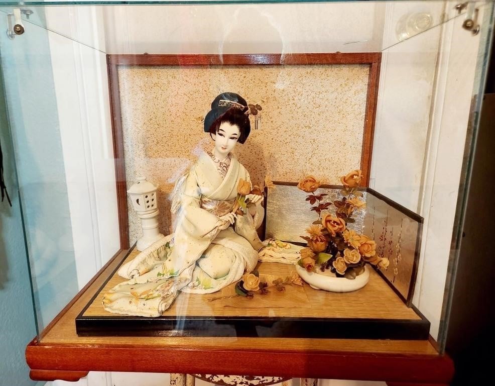 Glass Incase Vintage Japanese Geisha Koto on Tatam