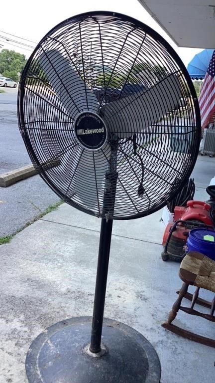 Large industrial shop fan, works fine, adjustable