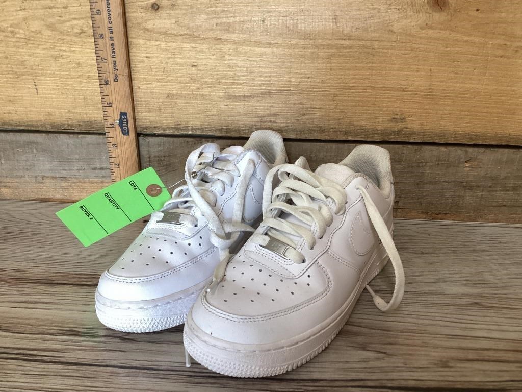 Size 8, Nike Air Force ones