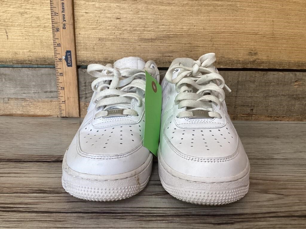 Size 8, Nike Air Force ones