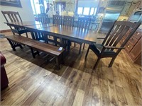 Amish Crafted Oak Dining Table w/2 Leaves